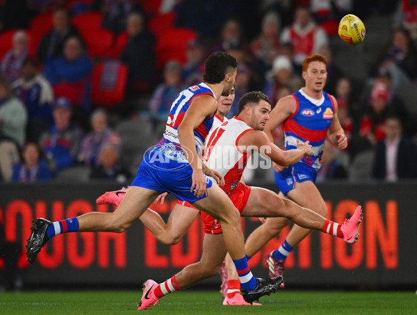 AFL 2024 Round 11 - Western Bulldogs v Sydney - A-49613416
