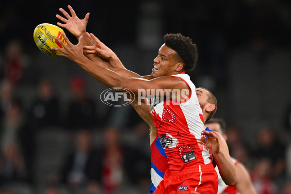 AFL 2024 Round 11 - Western Bulldogs v Sydney - A-49613417