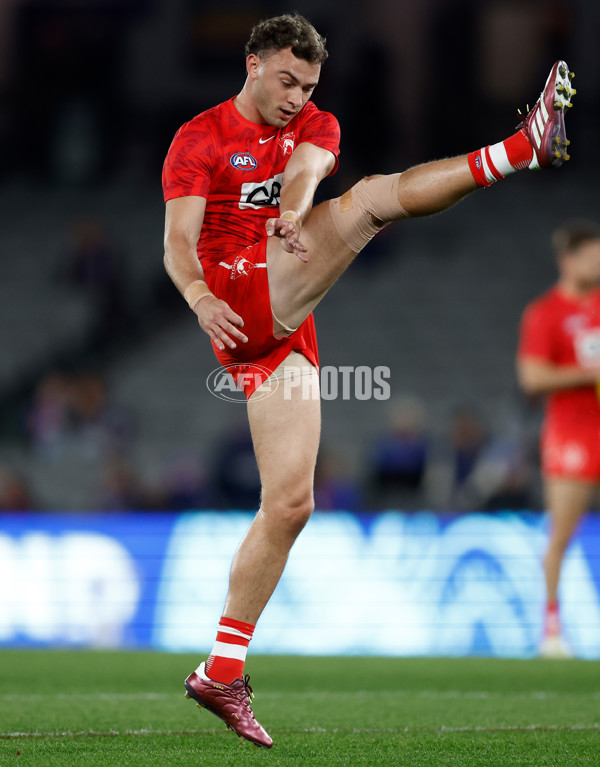 AFL 2024 Round 11 - Western Bulldogs v Sydney - A-49613543
