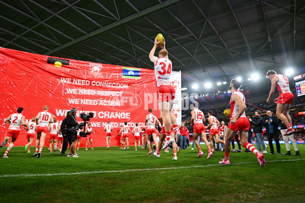 AFL 2024 Round 11 - Western Bulldogs v Sydney - A-49613578