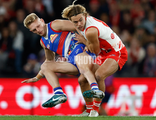 AFL 2024 Round 11 - Western Bulldogs v Sydney - A-49613599