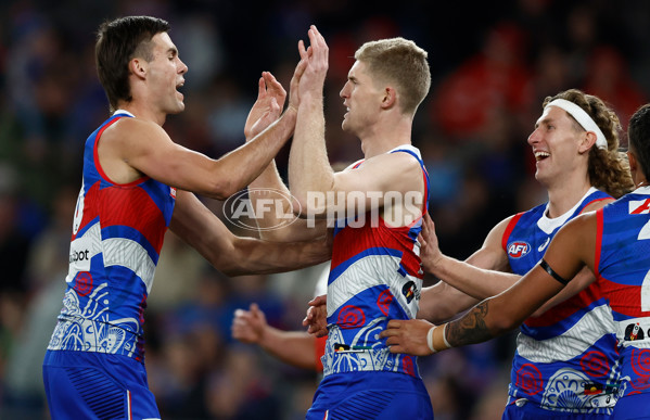 AFL 2024 Round 11 - Western Bulldogs v Sydney - A-49613600