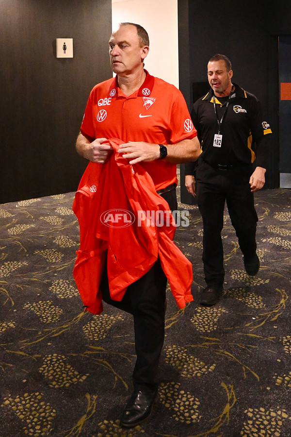 AFL 2024 Round 11 - Western Bulldogs v Sydney - A-49613614