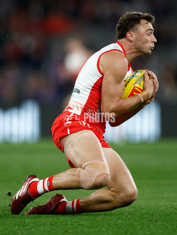 AFL 2024 Round 11 - Western Bulldogs v Sydney - A-49616252