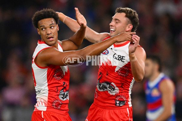 AFL 2024 Round 11 - Western Bulldogs v Sydney - A-49616270