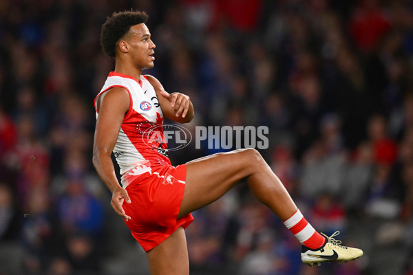 AFL 2024 Round 11 - Western Bulldogs v Sydney - A-49616276