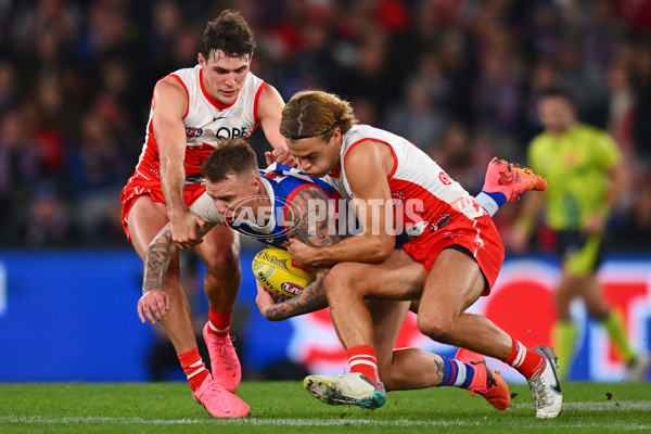 AFL 2024 Round 11 - Western Bulldogs v Sydney - A-49616303