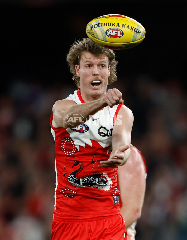 AFL 2024 Round 11 - Western Bulldogs v Sydney - A-49616306