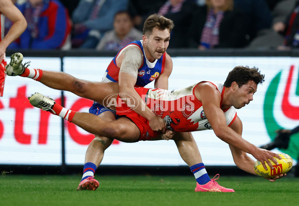 AFL 2024 Round 11 - Western Bulldogs v Sydney - A-49616307