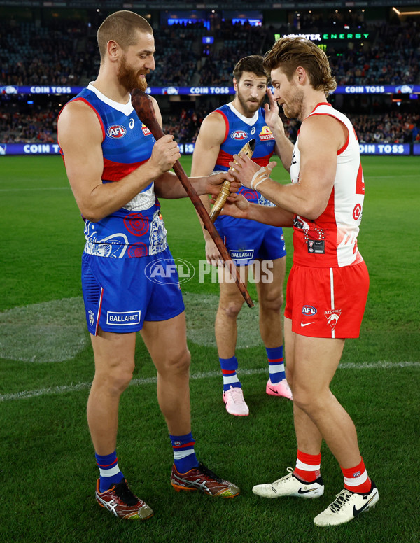 AFL 2024 Round 11 - Western Bulldogs v Sydney - A-49616308
