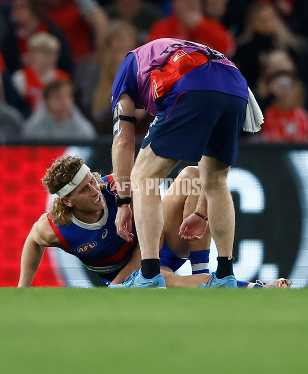 AFL 2024 Round 11 - Western Bulldogs v Sydney - A-49616326