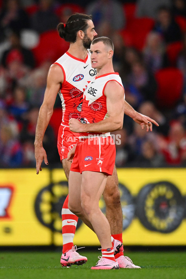 AFL 2024 Round 11 - Western Bulldogs v Sydney - A-49616336