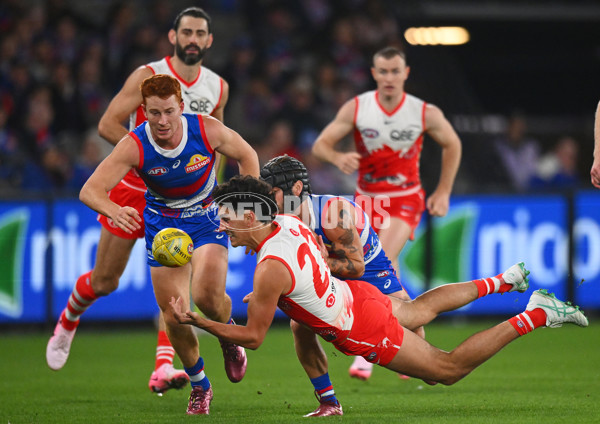 AFL 2024 Round 11 - Western Bulldogs v Sydney - A-49616342