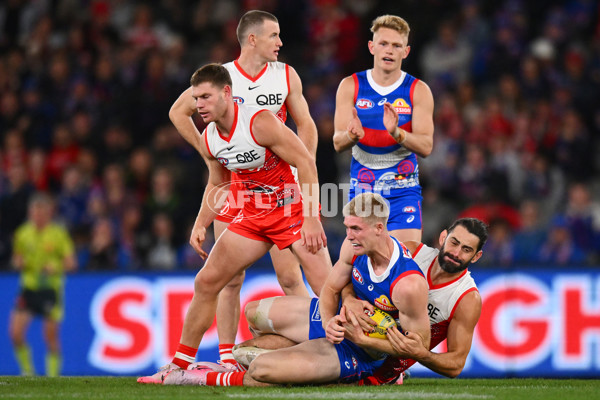 AFL 2024 Round 11 - Western Bulldogs v Sydney - A-49616350