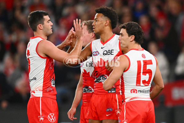 AFL 2024 Round 11 - Western Bulldogs v Sydney - A-49616860