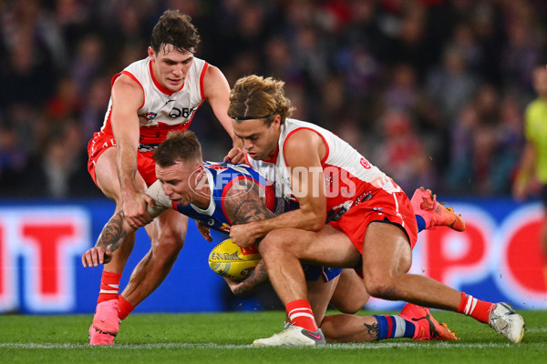 AFL 2024 Round 11 - Western Bulldogs v Sydney - A-49616878