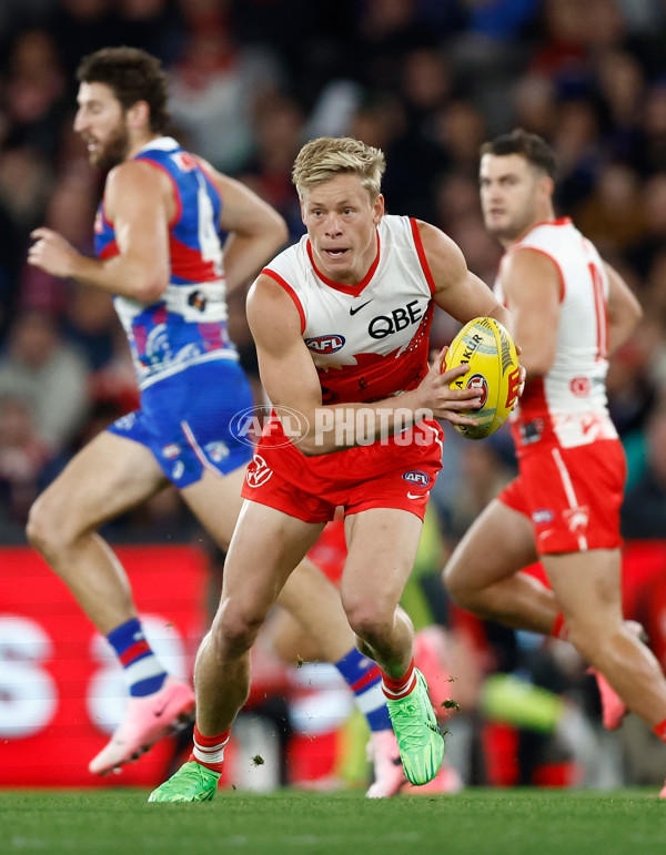 AFL 2024 Round 11 - Western Bulldogs v Sydney - A-49616880