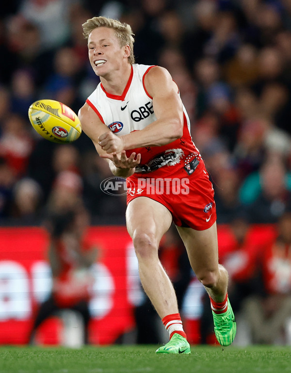 AFL 2024 Round 11 - Western Bulldogs v Sydney - A-49616885