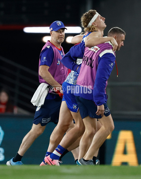 AFL 2024 Round 11 - Western Bulldogs v Sydney - A-49616906