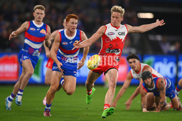 AFL 2024 Round 11 - Western Bulldogs v Sydney - A-49616916