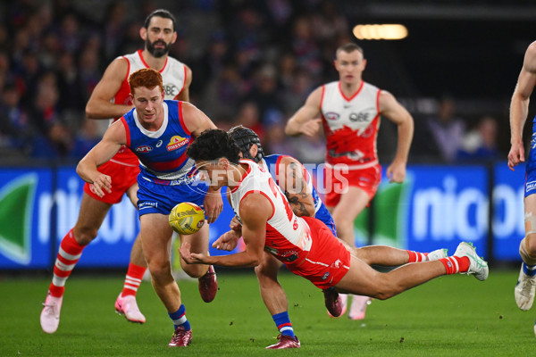 AFL 2024 Round 11 - Western Bulldogs v Sydney - A-49616922