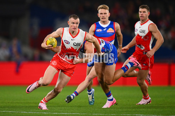 AFL 2024 Round 11 - Western Bulldogs v Sydney - A-49616923