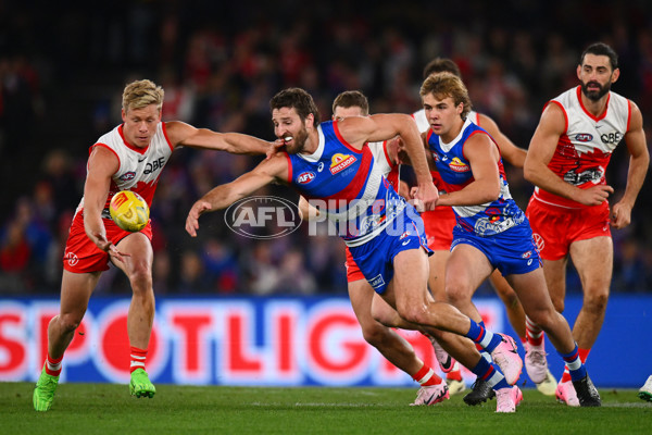 AFL 2024 Round 11 - Western Bulldogs v Sydney - A-49616928