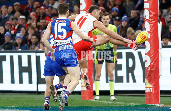 AFL 2024 Round 11 - Western Bulldogs v Sydney - A-49616931
