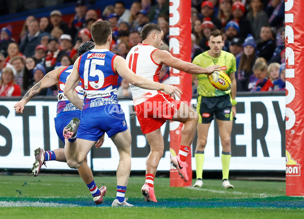 AFL 2024 Round 11 - Western Bulldogs v Sydney - A-49618781