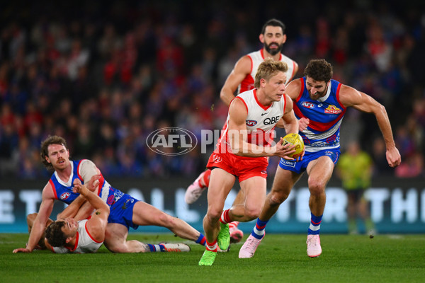 AFL 2024 Round 11 - Western Bulldogs v Sydney - A-49618797