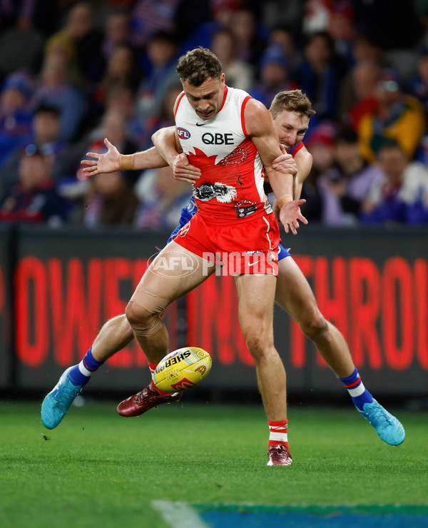 AFL 2024 Round 11 - Western Bulldogs v Sydney - A-49618802