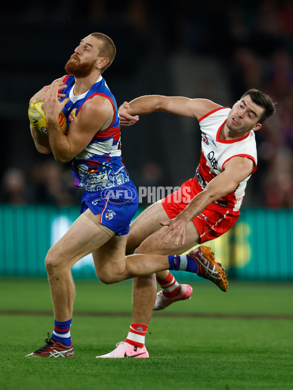 AFL 2024 Round 11 - Western Bulldogs v Sydney - A-49618836