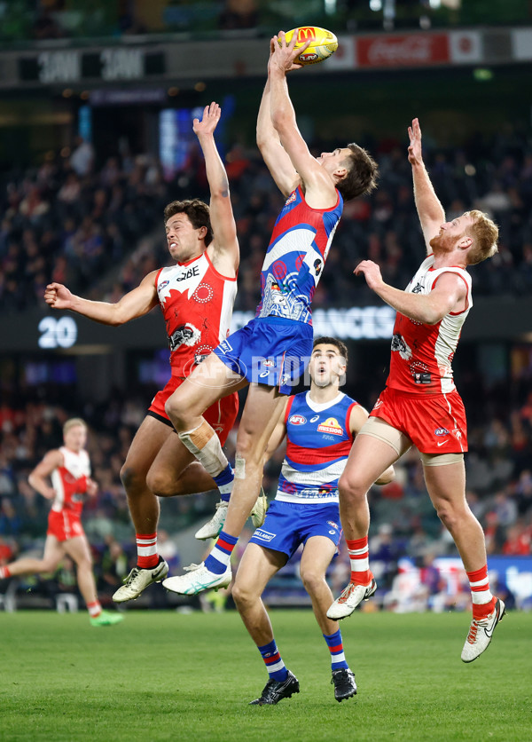 AFL 2024 Round 11 - Western Bulldogs v Sydney - A-49618866