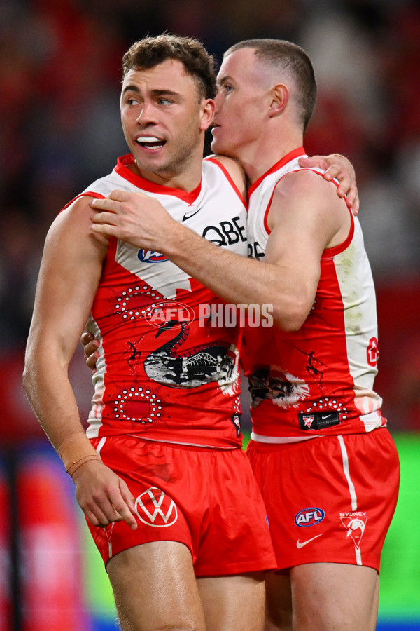 AFL 2024 Round 11 - Western Bulldogs v Sydney - A-49618867