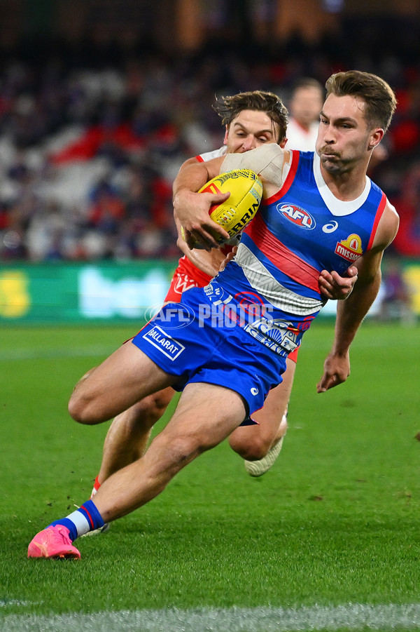 AFL 2024 Round 11 - Western Bulldogs v Sydney - A-49619589