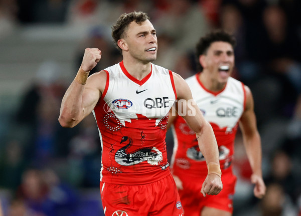 AFL 2024 Round 11 - Western Bulldogs v Sydney - A-49619591