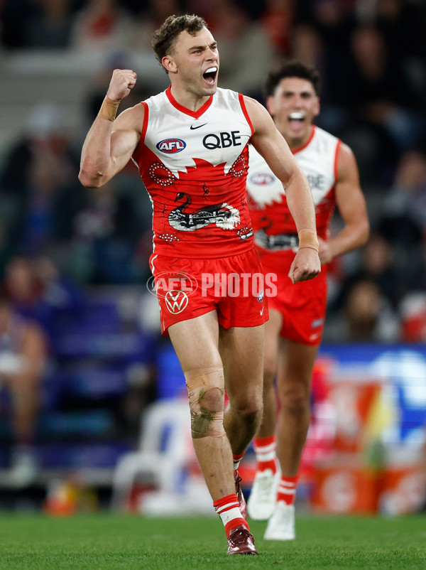 AFL 2024 Round 11 - Western Bulldogs v Sydney - A-49619592