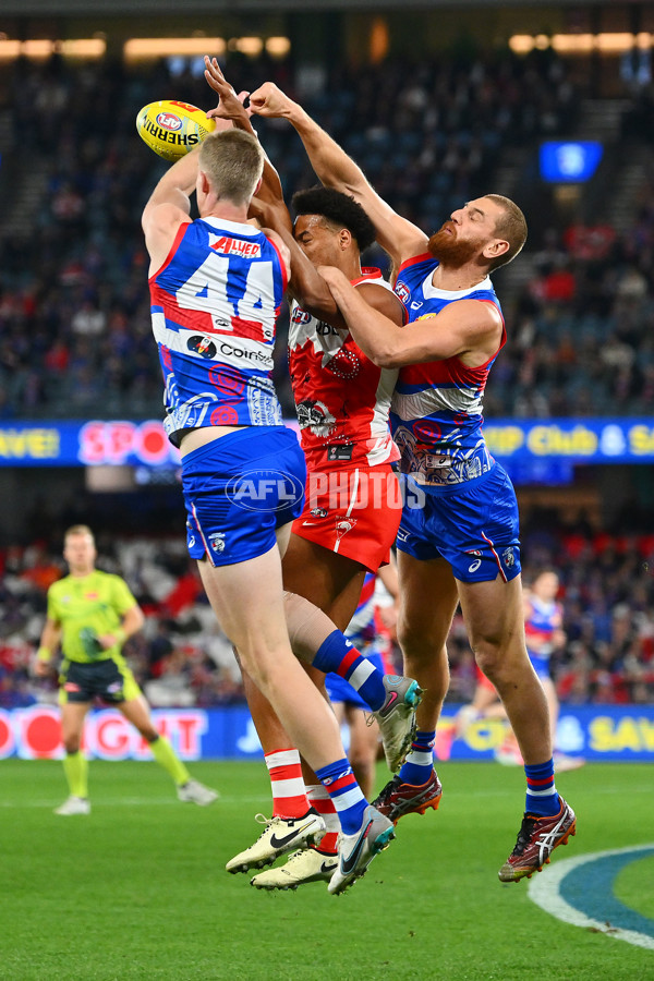 AFL 2024 Round 11 - Western Bulldogs v Sydney - A-49619599