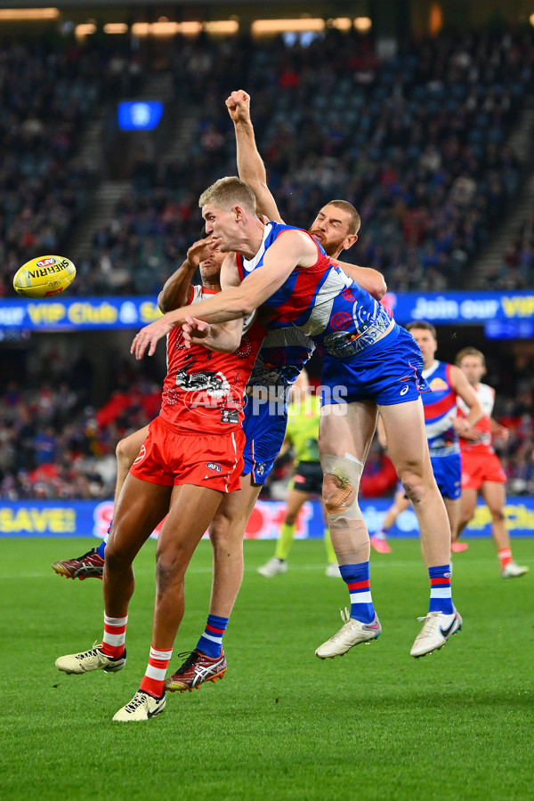 AFL 2024 Round 11 - Western Bulldogs v Sydney - A-49619600