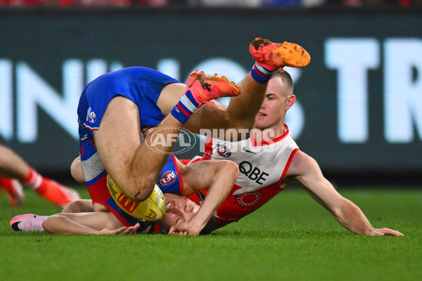 AFL 2024 Round 11 - Western Bulldogs v Sydney - A-49619604