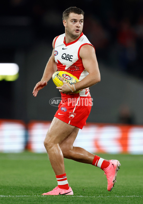AFL 2024 Round 11 - Western Bulldogs v Sydney - A-49619607
