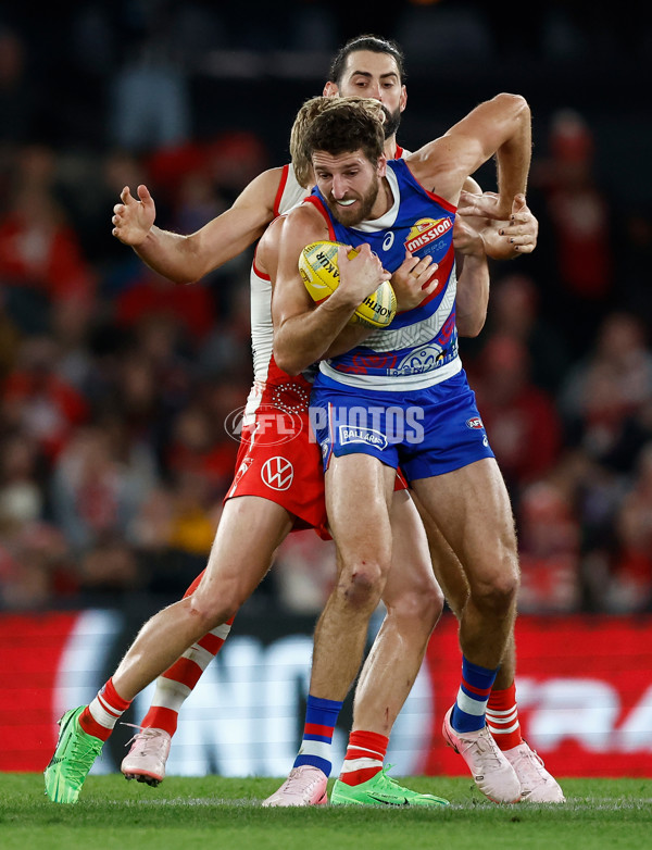 AFL 2024 Round 11 - Western Bulldogs v Sydney - A-49619619