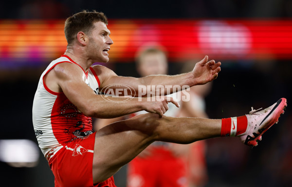 AFL 2024 Round 11 - Western Bulldogs v Sydney - A-49619623