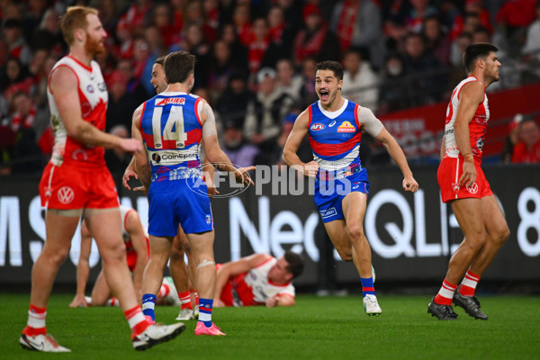 AFL 2024 Round 11 - Western Bulldogs v Sydney - A-49619630
