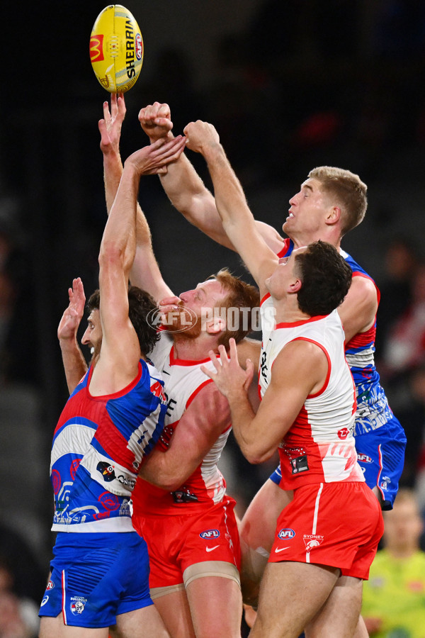 AFL 2024 Round 11 - Western Bulldogs v Sydney - A-49619638