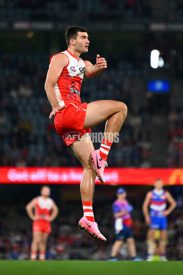 AFL 2024 Round 11 - Western Bulldogs v Sydney - A-49619649