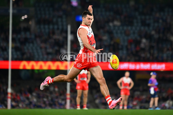 AFL 2024 Round 11 - Western Bulldogs v Sydney - A-49619650