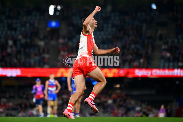 AFL 2024 Round 11 - Western Bulldogs v Sydney - A-49619653