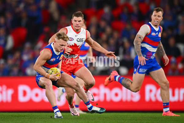 AFL 2024 Round 11 - Western Bulldogs v Sydney - A-49619660