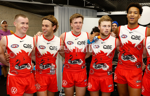 AFL 2024 Round 11 - Western Bulldogs v Sydney - A-49621894